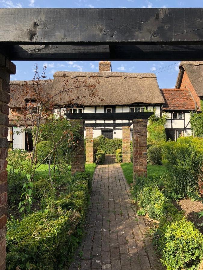 Old Hunters Lodge Whipsnade Limited Exterior foto