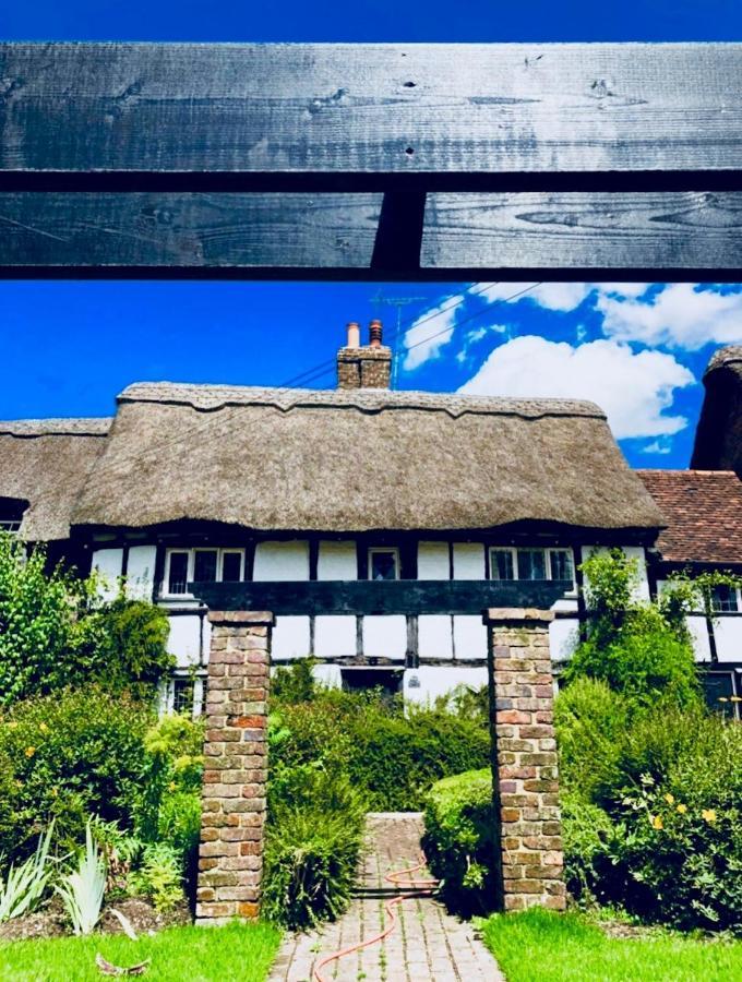 Old Hunters Lodge Whipsnade Limited Exterior foto
