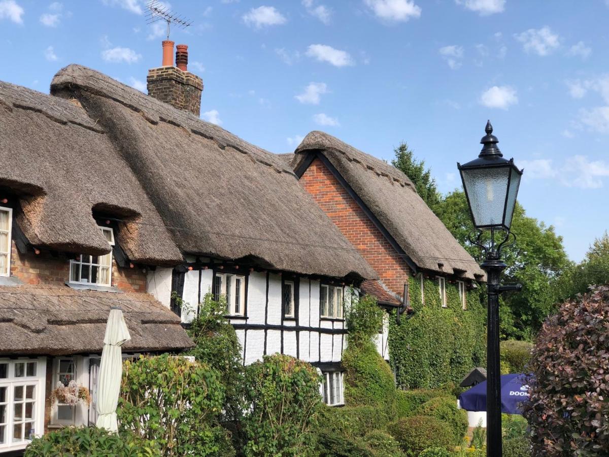 Old Hunters Lodge Whipsnade Limited Exterior foto