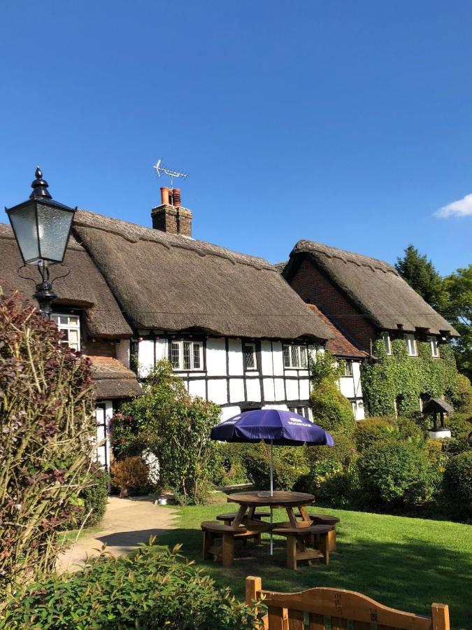 Old Hunters Lodge Whipsnade Limited Exterior foto